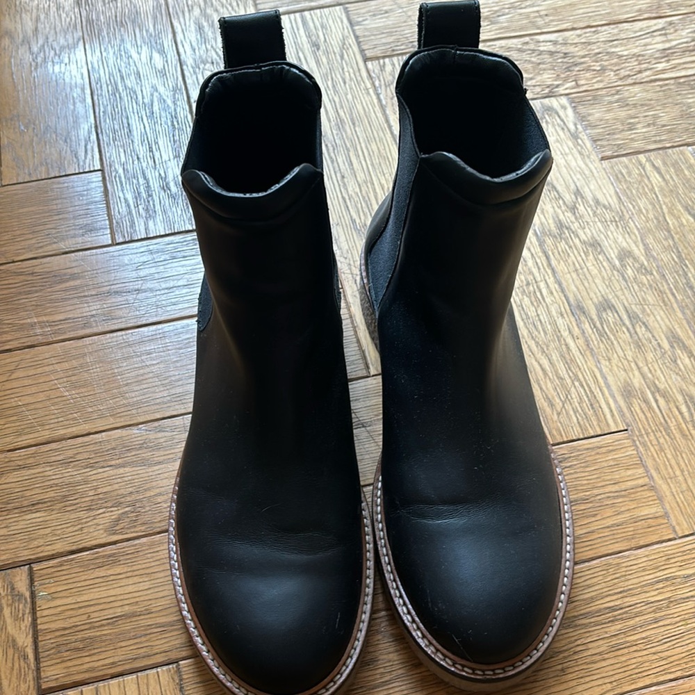 Everlane Leather Chelsea Boots- 7